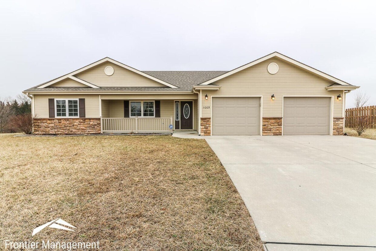 Foto principal - 3 br, 2 bath House - 1005 Conley Circle