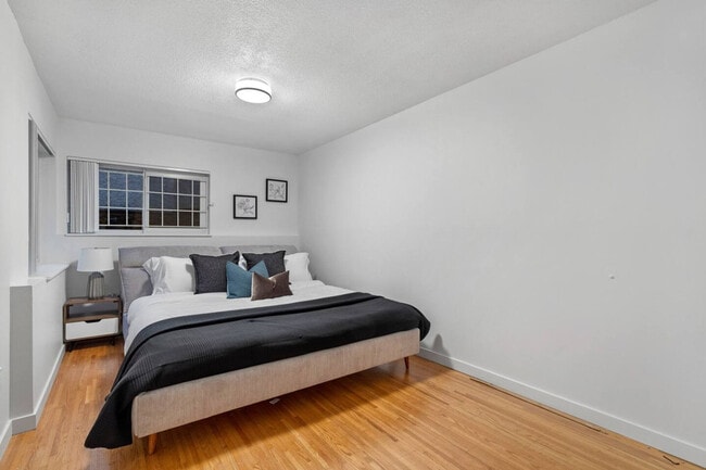 Photo du bâtiment - 1550 W 11th Ave