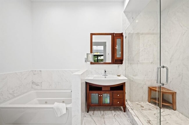 Building Photo - 2437 Castilla Isle