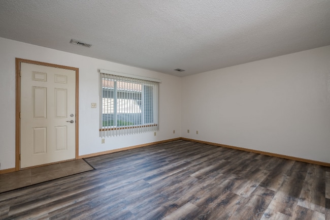 Foto del edificio - 619 Burton Ln