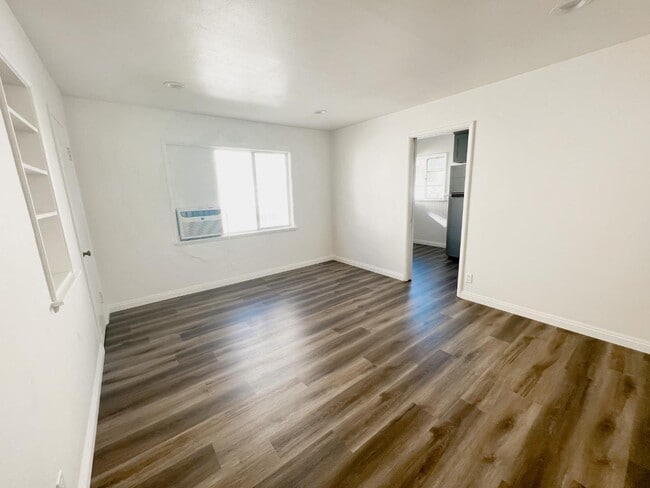 Building Photo - 38 S Parkwood Ave