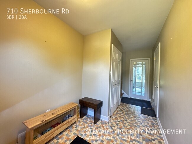 Photo du bâtiment - 710 Sherbourne Rd