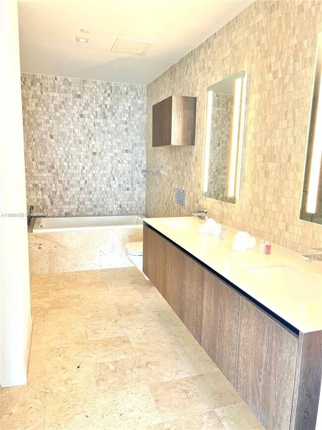 Foto del edificio - 88 SW 7th St