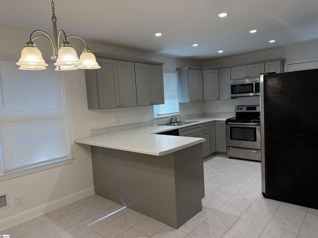 Foto del edificio - 320 Elaine Ave