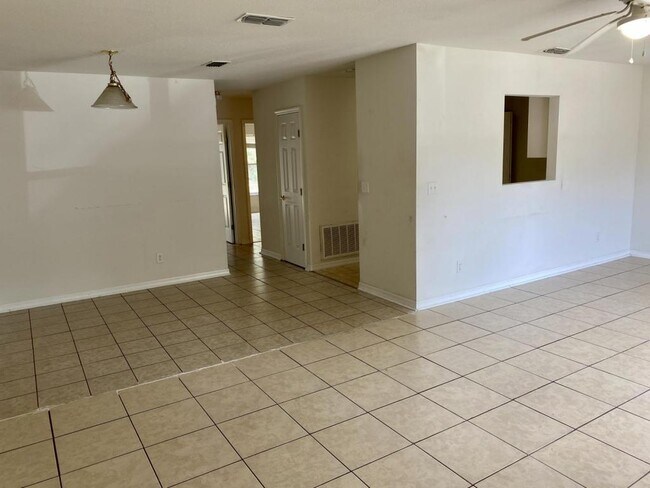 Building Photo - 1103 N Lion Cub Point