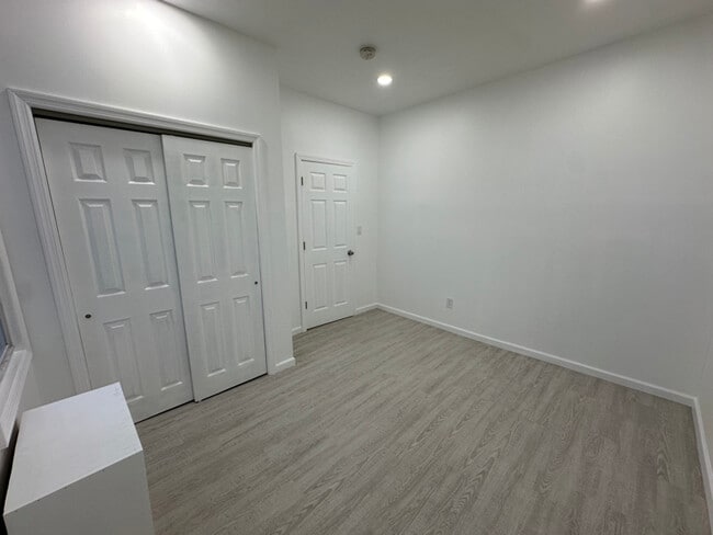 Foto del edificio - 793 E 19th St