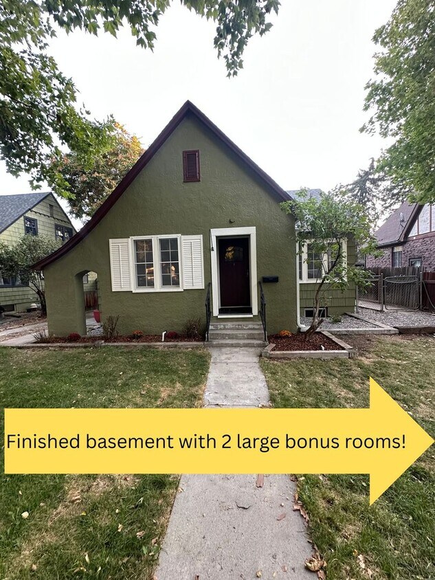 Foto principal - Renovated 3 bedroom with 2 large bonus rooms