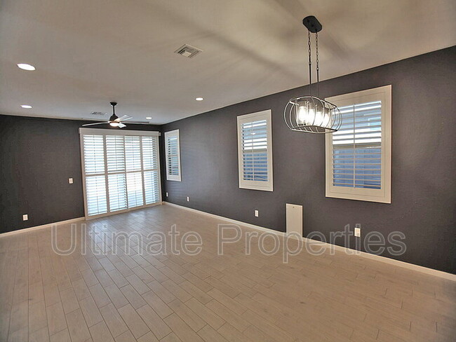 Building Photo - 12639 W Country Club Trail