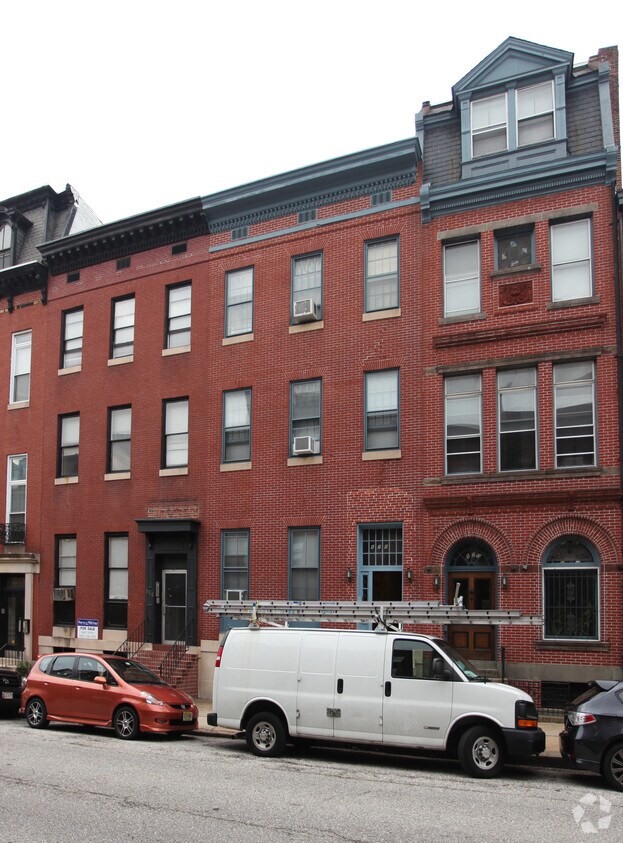 Building Photo - 818 Park Ave