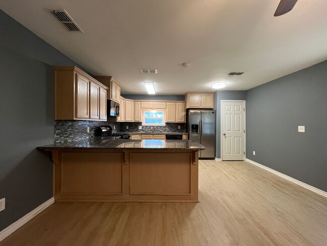 Building Photo - Ready for move in