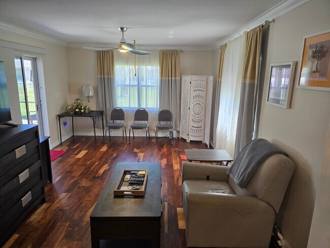 Foto del edificio - 4645 NW 30th Pl