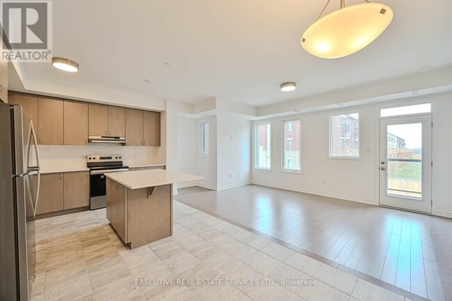 Building Photo - 5140 Vetere St