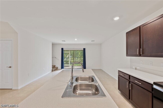 Foto del edificio - 15071 Wildflower Cir