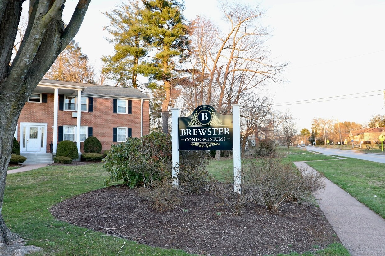 27 Brewster Rd Unit APT D, Glastonbury, CT 06033 Condo for Rent in