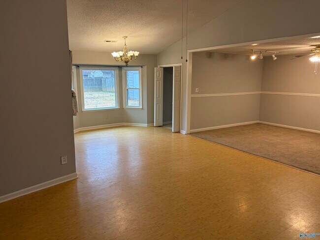 Foto del edificio - 15104 Balsam Dr SE