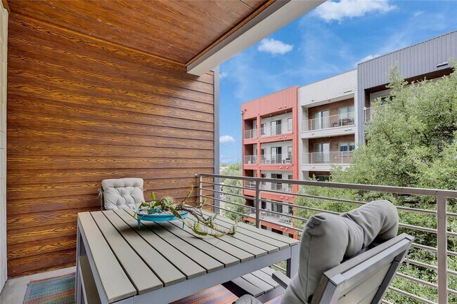 Foto del edificio - 4361 S Congress Ave