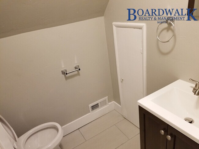 Building Photo - 2679 Quincy Ave