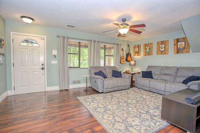 Family time! - 220 Eldorado Dr