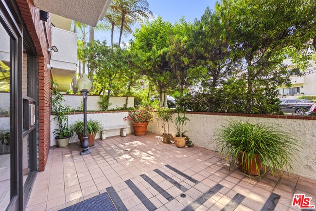 Foto del edificio - 10650 Kinnard Ave