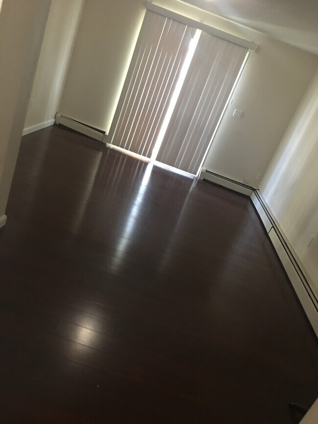 Building Photo - 16 Day St