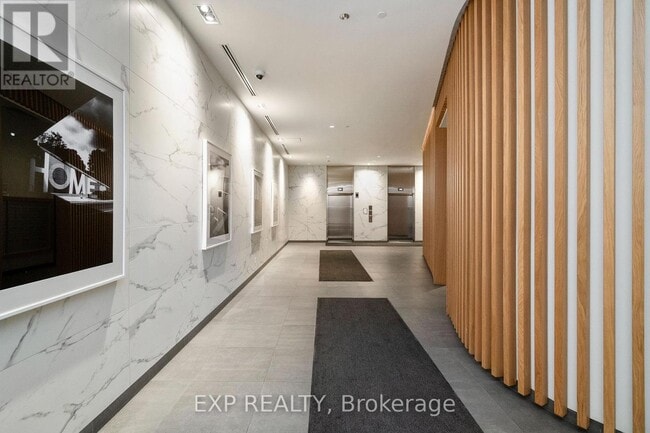 Building Photo - 120 Varna Dr