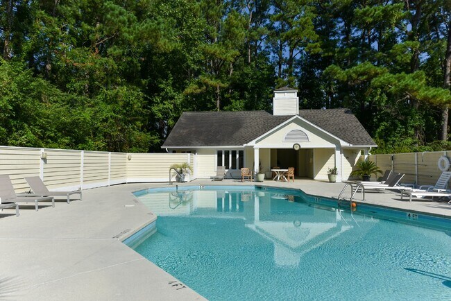 Foto del edificio - "Charming 2-Bed, 2-Bath Townhouse Retreat with 1,251 Sq Ft of Comfort in Wilmington!"