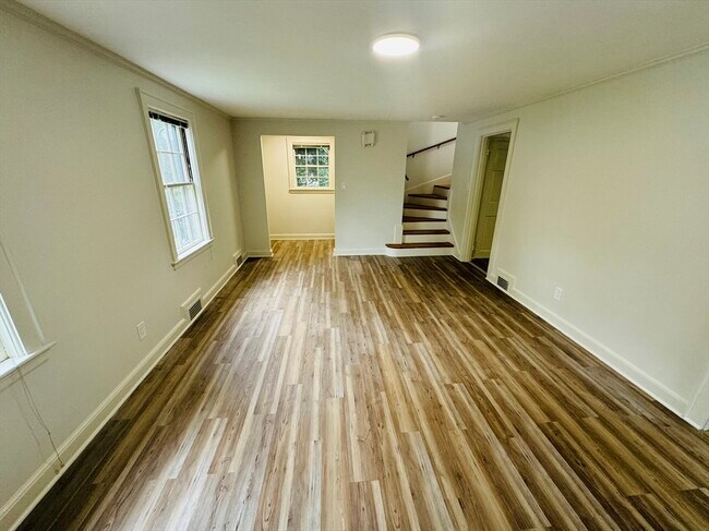 Building Photo - 44 Walnut Pl