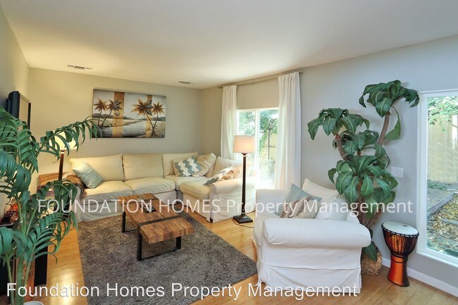 Building Photo - 902 Bel Marin Keys Blvd