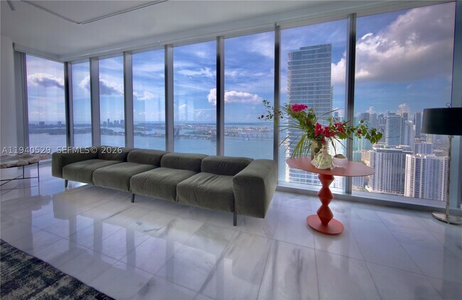 Foto del edificio - 700 NE 26th St