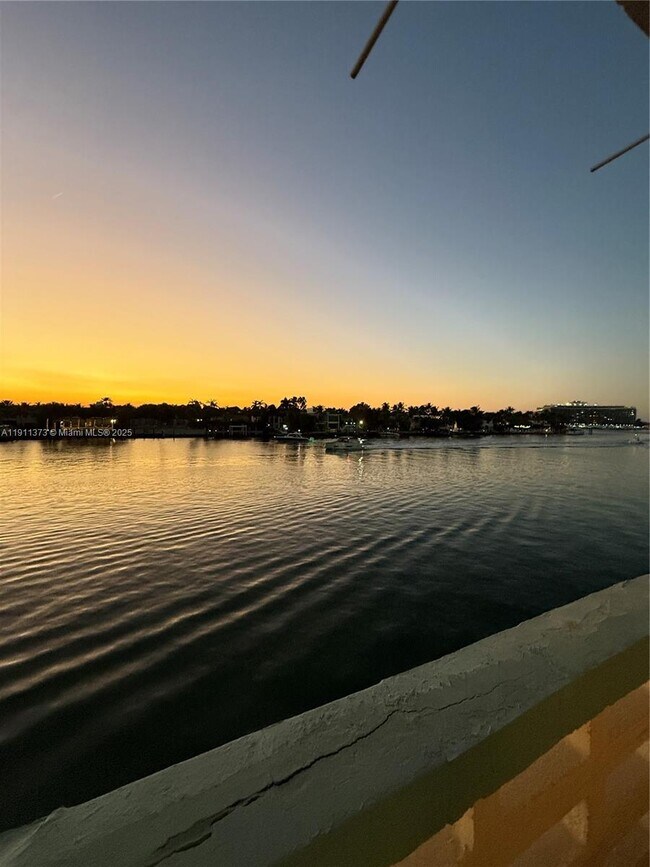 Foto del edificio - 6484 Indian Creek Dr