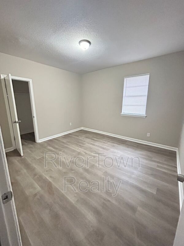 Building Photo - 1213 Looney Ave