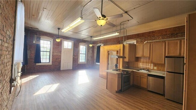 Foto del edificio - 2594 Front St