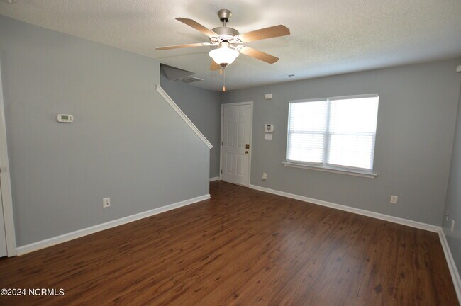 Foto del edificio - 7005 Banister Loop