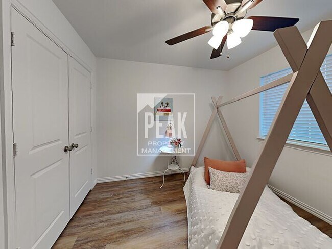 Foto del edificio - Beautiful Townhome: 3 Bed/2.5 Bath located...