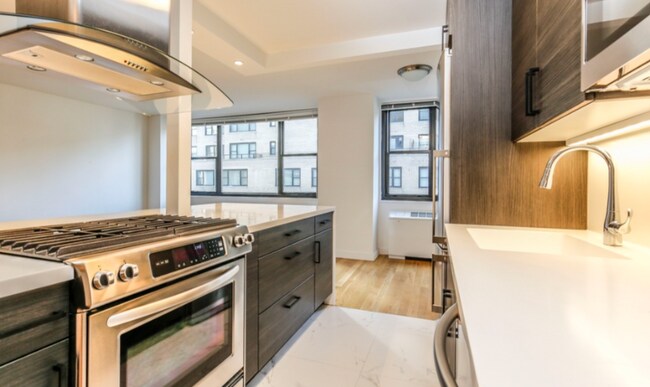 Foto del edificio - 332 W 58th St