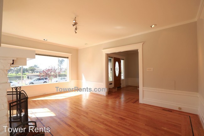 Building Photo - 3 br, 2 bath House - 2632 26th Ave