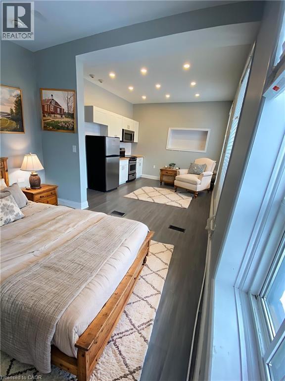 Photo du bâtiment - 70 Victoria Ave S