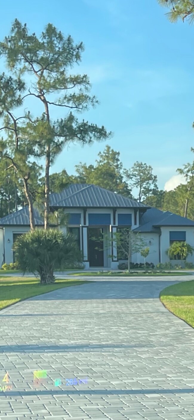 Foto del edificio - 6423 Livingston Woods Ln