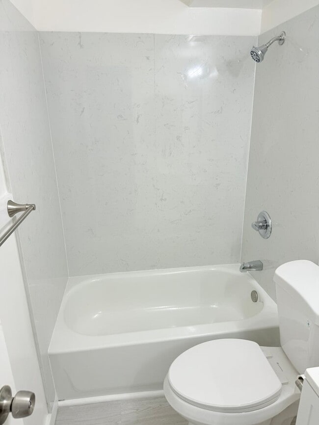 Building Photo - Sunset Lakeview - Fully renovated 3 bedroom, 2 bath with One open parking