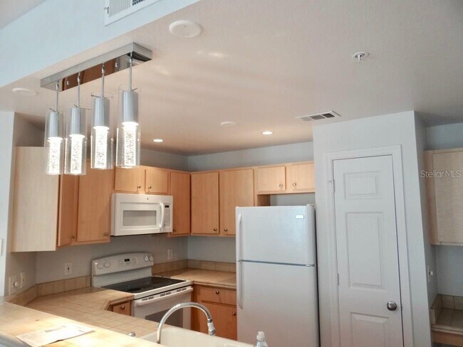 Building Photo - 1990 Erving Cir