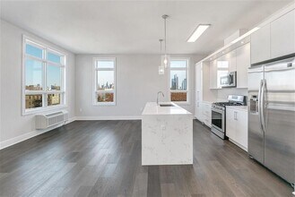 Building Photo - 119 Peter St