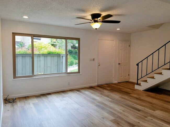 Building Photo - 792 Ferndale Ct