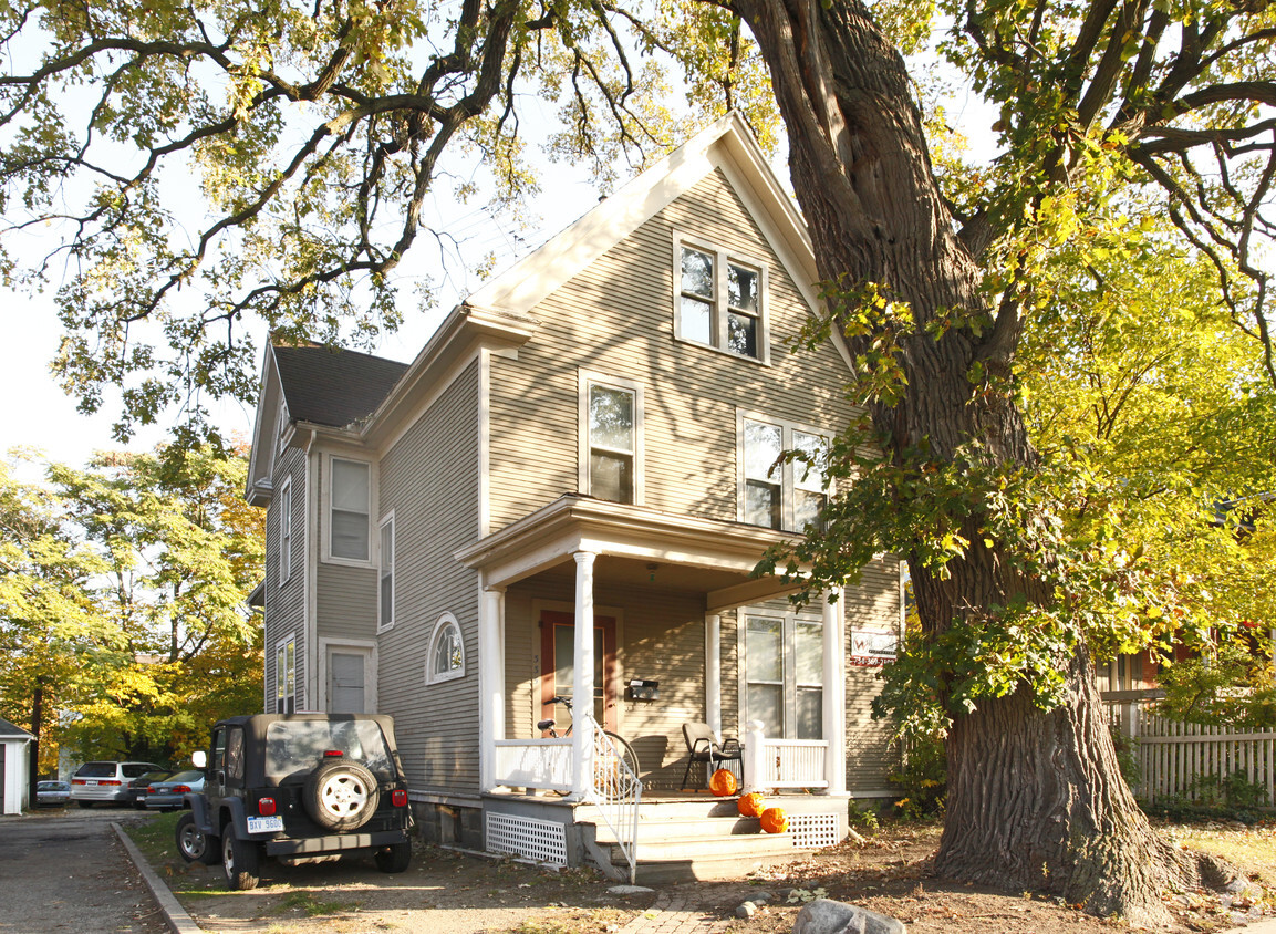 Primary Photo - U of M Student Housing