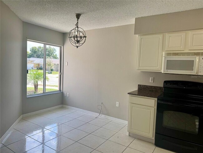 Building Photo - 4301 Country Hills Blvd