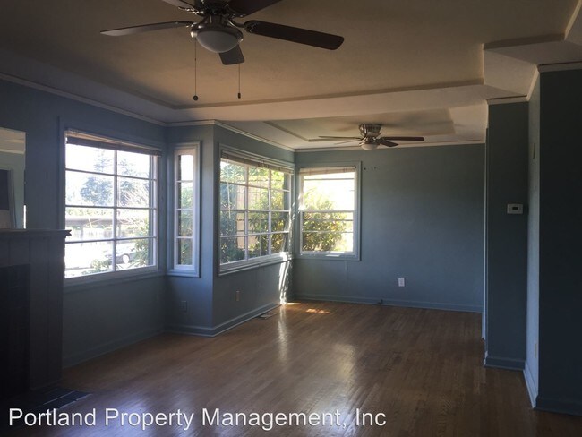 Foto del edificio - 8106 NE Schuyler St