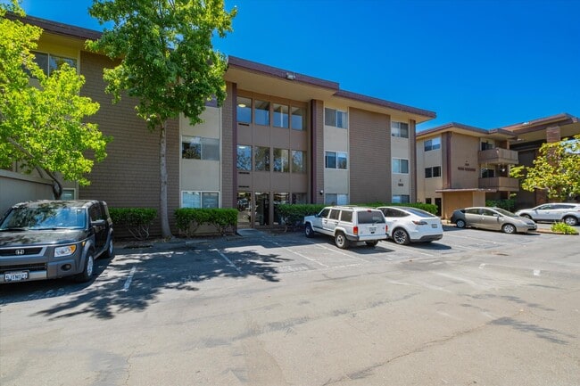Building Photo - 1305 Webster St