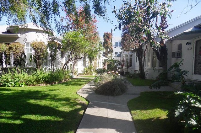 Foto principal - 10659 Whipple St
