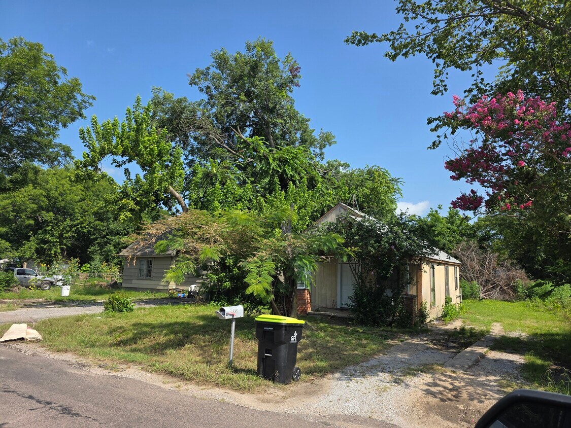 Foto principal - 810 W 14th St