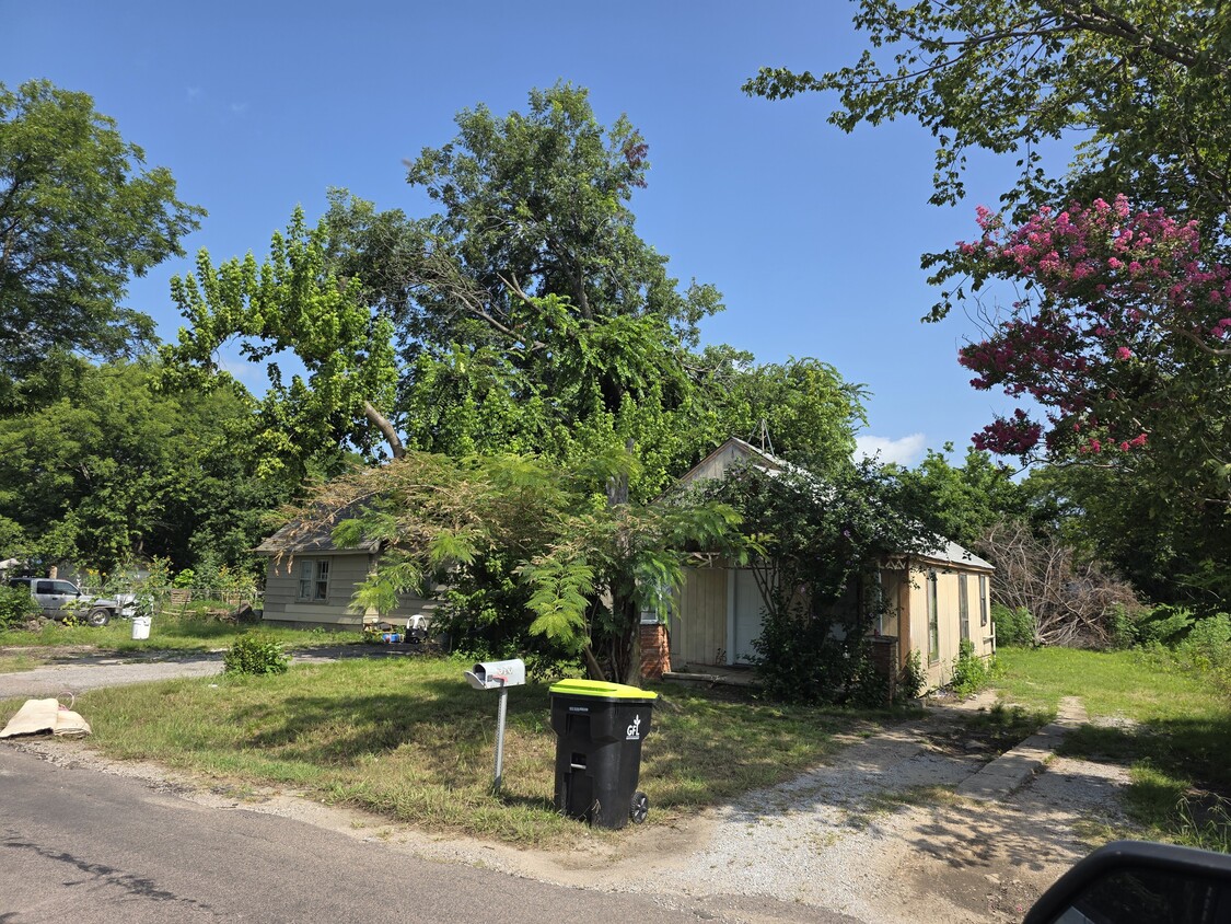 Primary Photo - 810 W 14th St