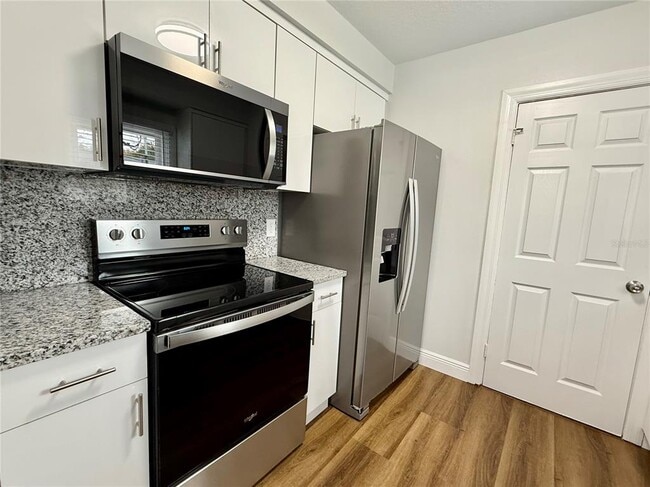 Building Photo - 901 Concord St